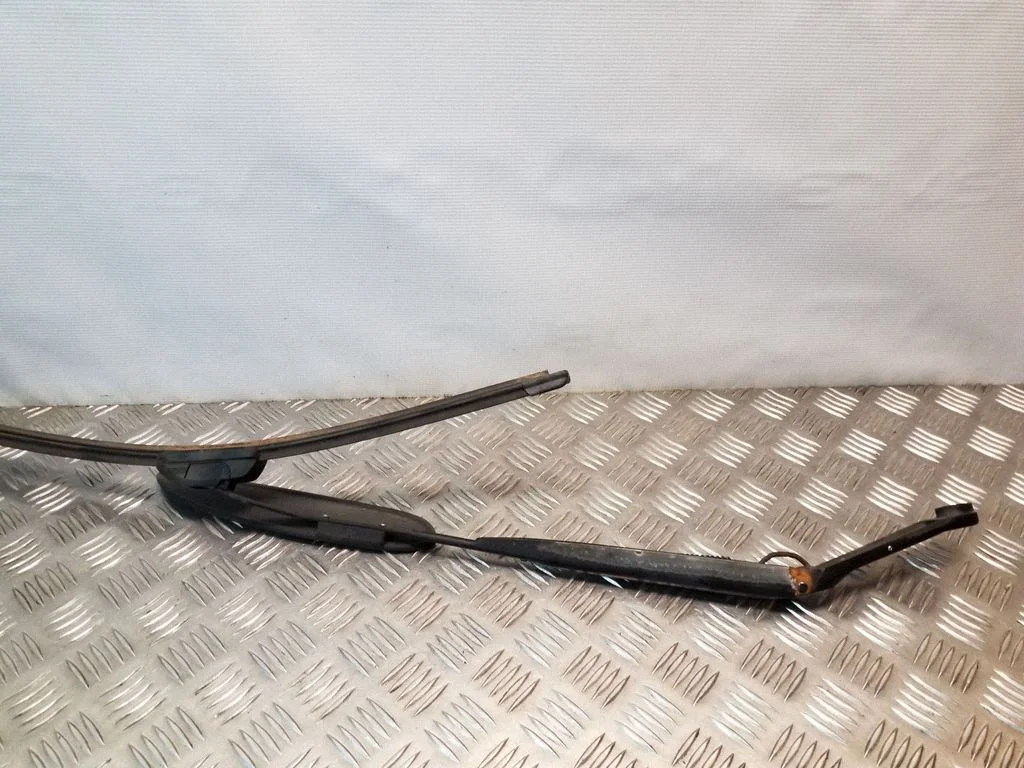 Front wiper blade arm – left