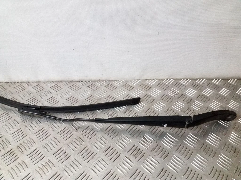 Front wiper blade arm AM5117526AB