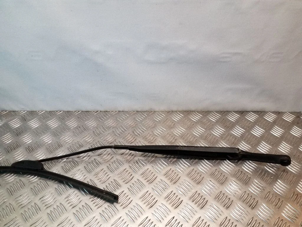Front wiper blade arm – right