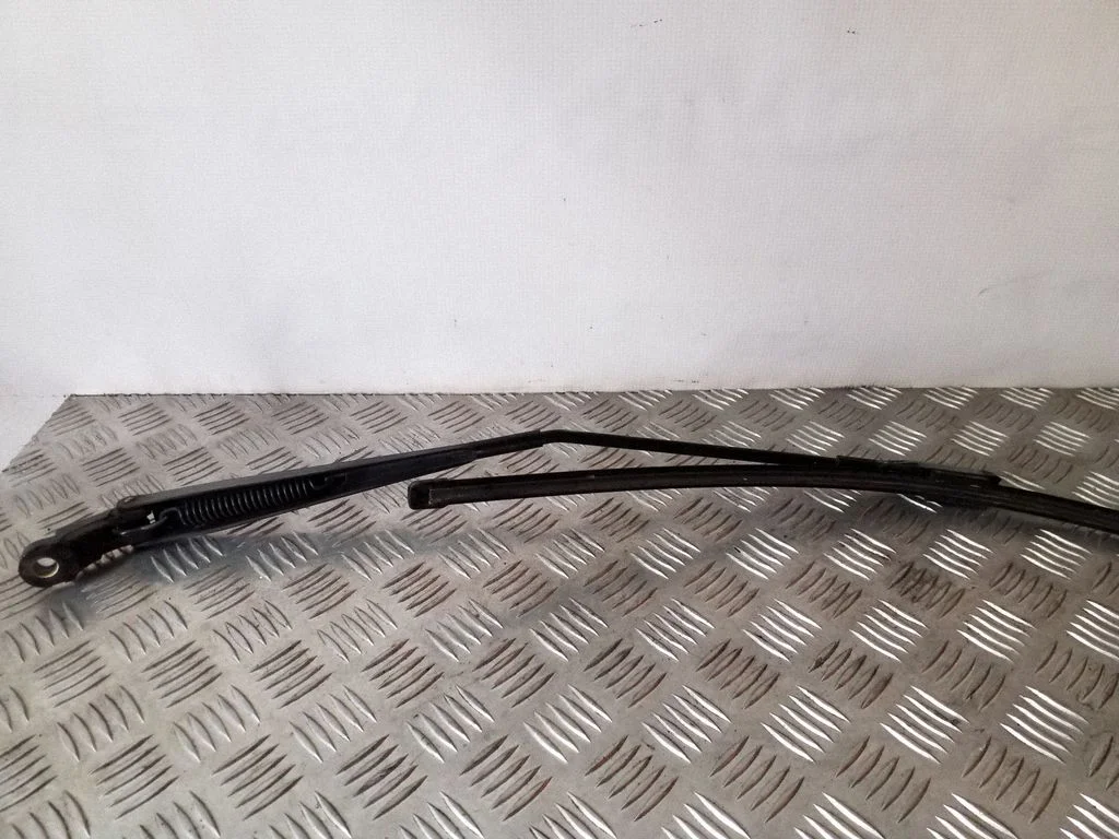 Priekšējā stikla tīrītāja svira A2518200740