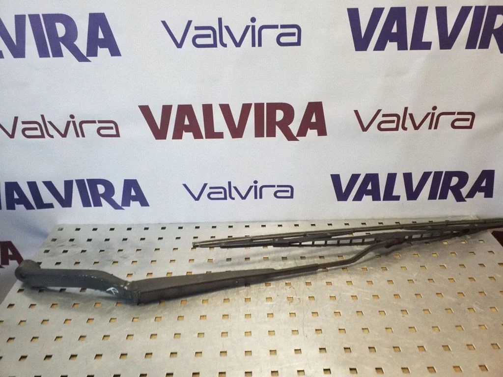 Priekinio stiklo valytuvų kojelė