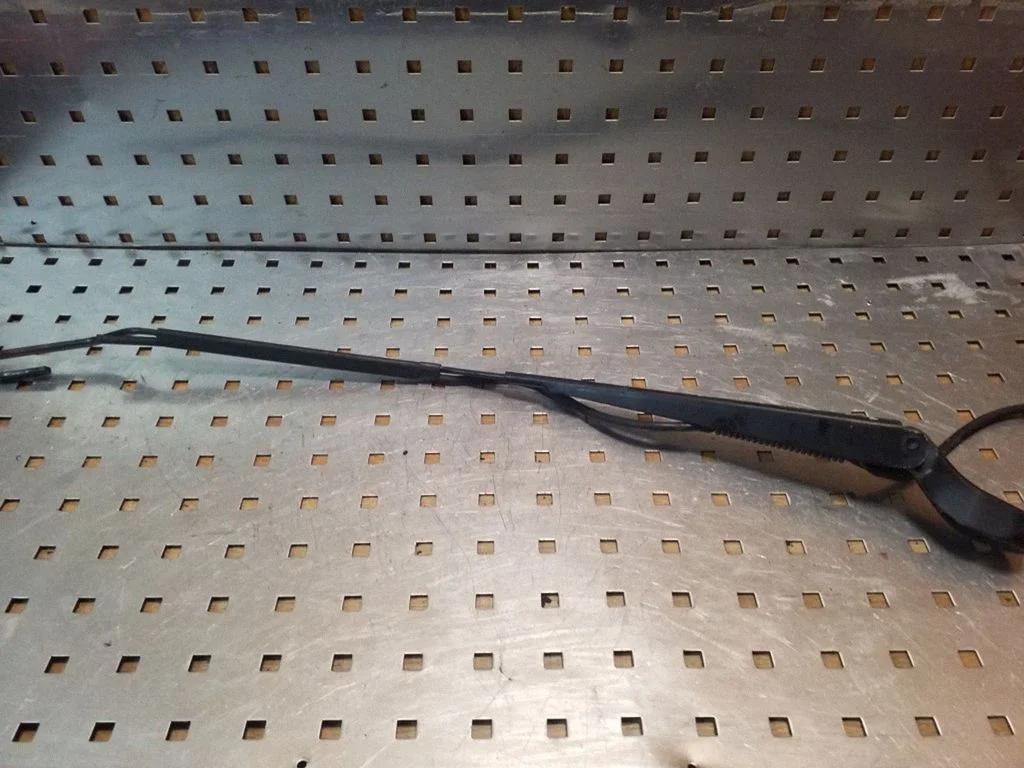 Front wiper blade arm – left