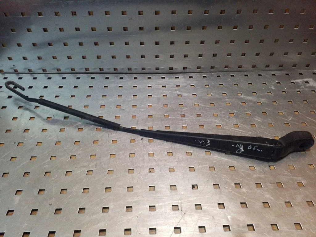 Front wiper blade arm – right