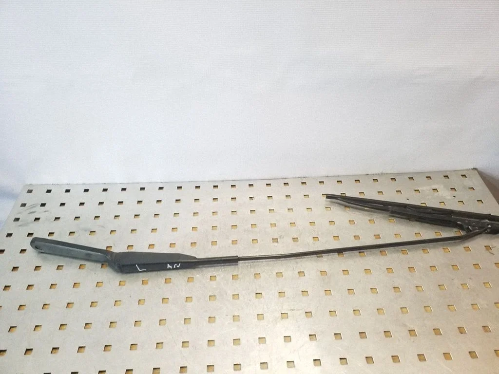 Front wiper blade arm – Opel Vivaro (2001-2014)