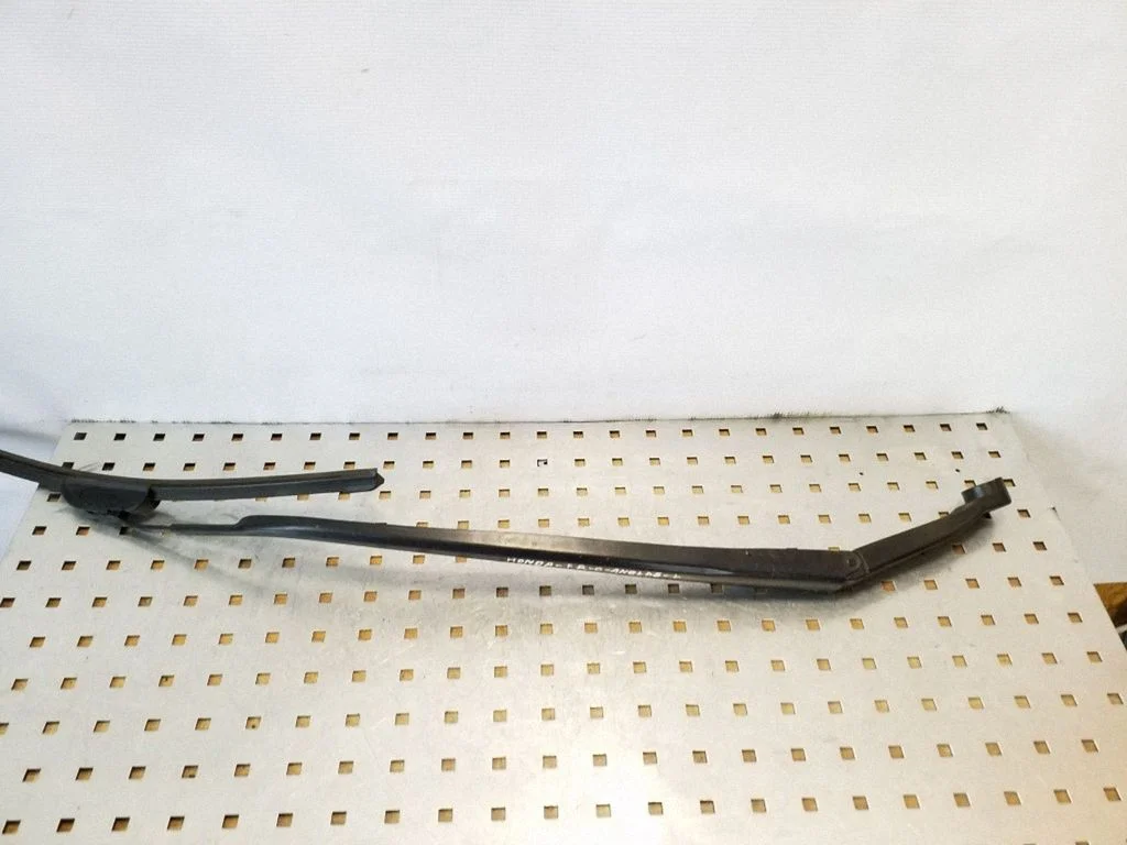 Front wiper blade arm – front left