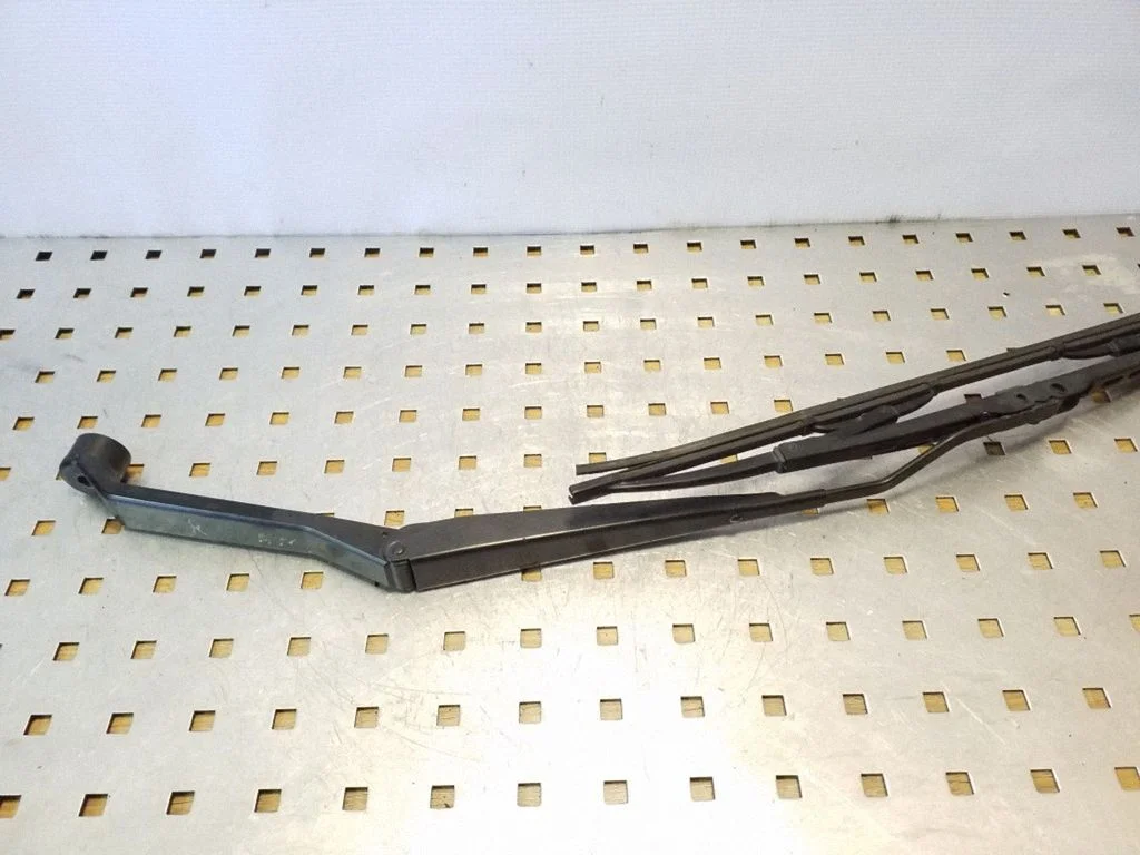 Front wiper blade arm – right