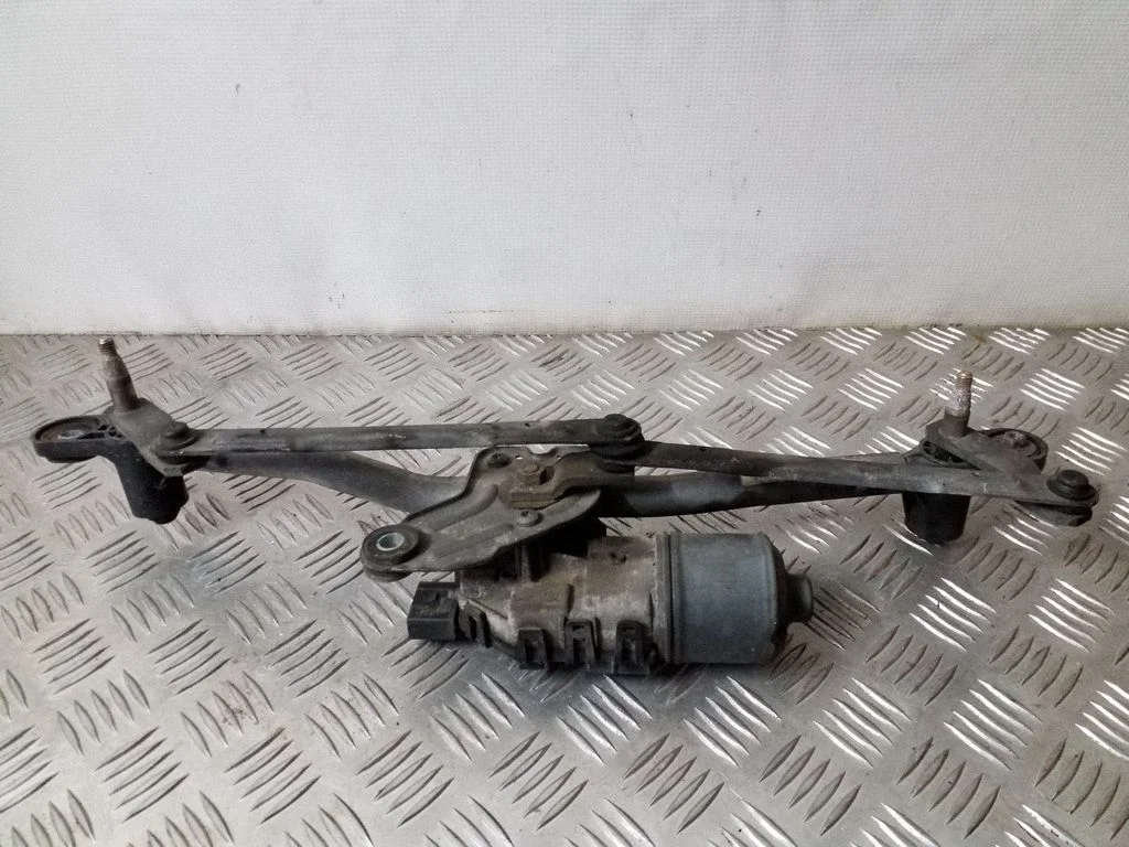 Front wiper linkage and motor – Fiat Croma (2006-2016)