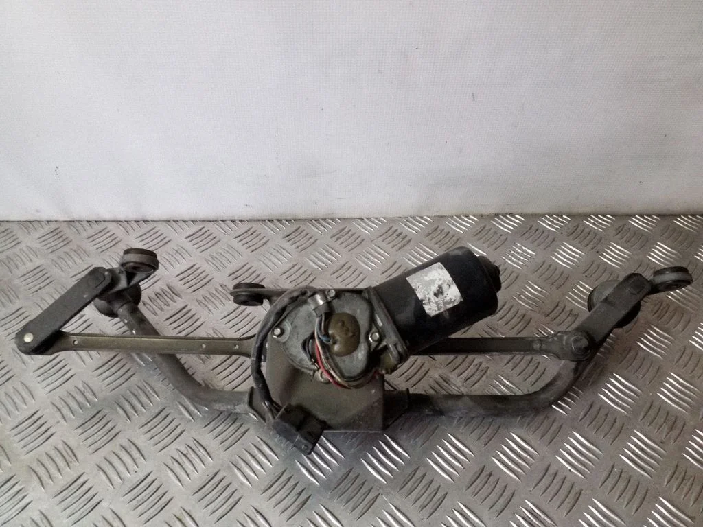 Mechanizm wycieraczek z silniczkiem