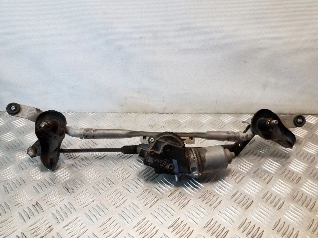 Front wiper linkage and motor GJE867340