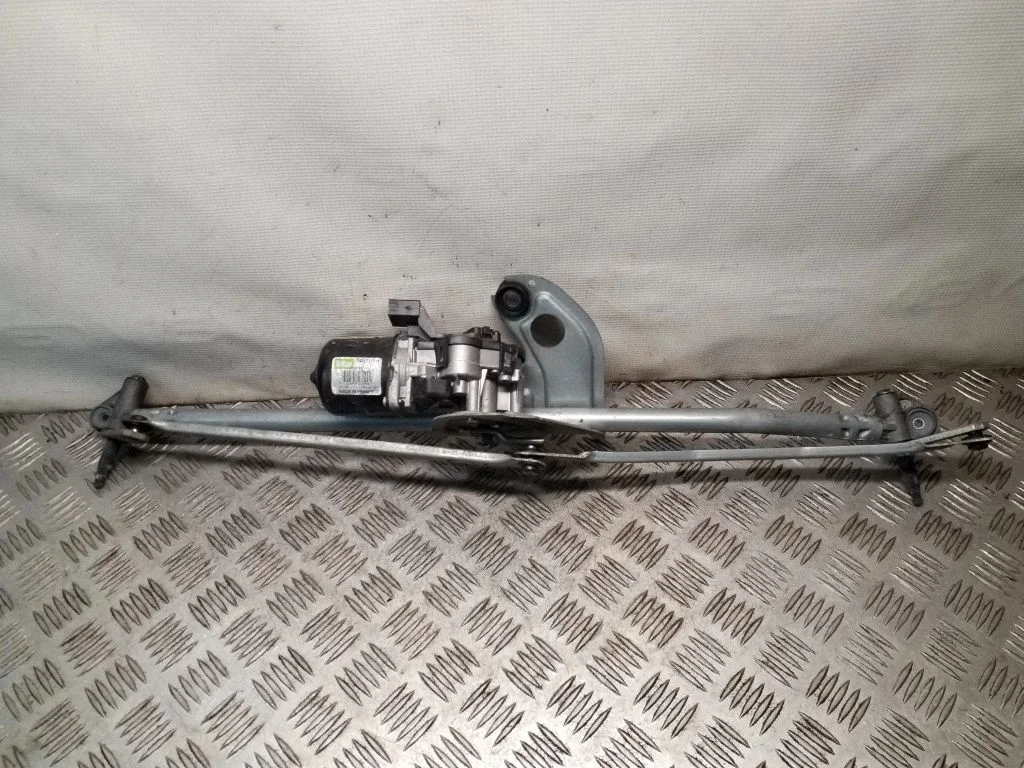 Front wiper linkage and motor 7138790