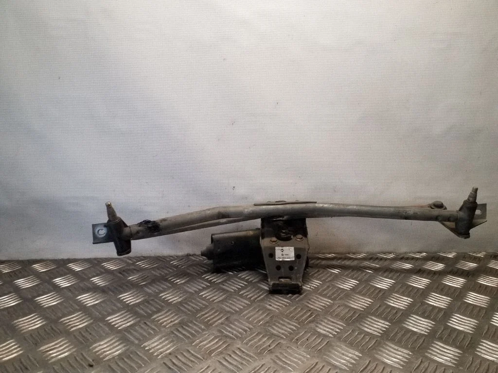 Front wiper linkage and motor 893955023A
