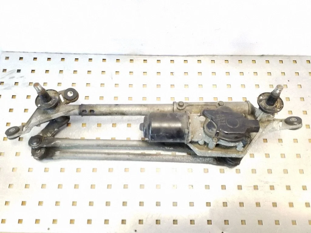 Front wiper linkage and motor