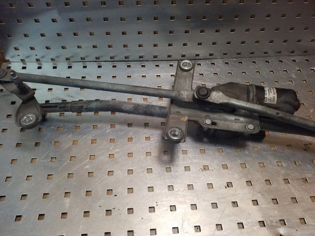Front wiper linkage and motor A6398200040