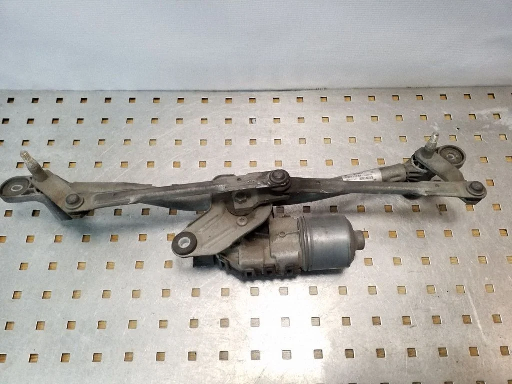 Front wiper linkage and motor – Fiat Croma (2006-2016)