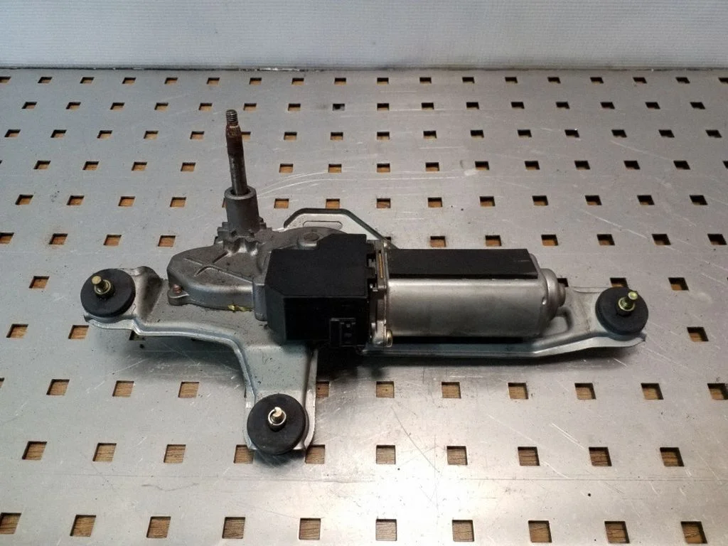 Aizmugurējā stikla tīrītāja motoriņš 8513042040