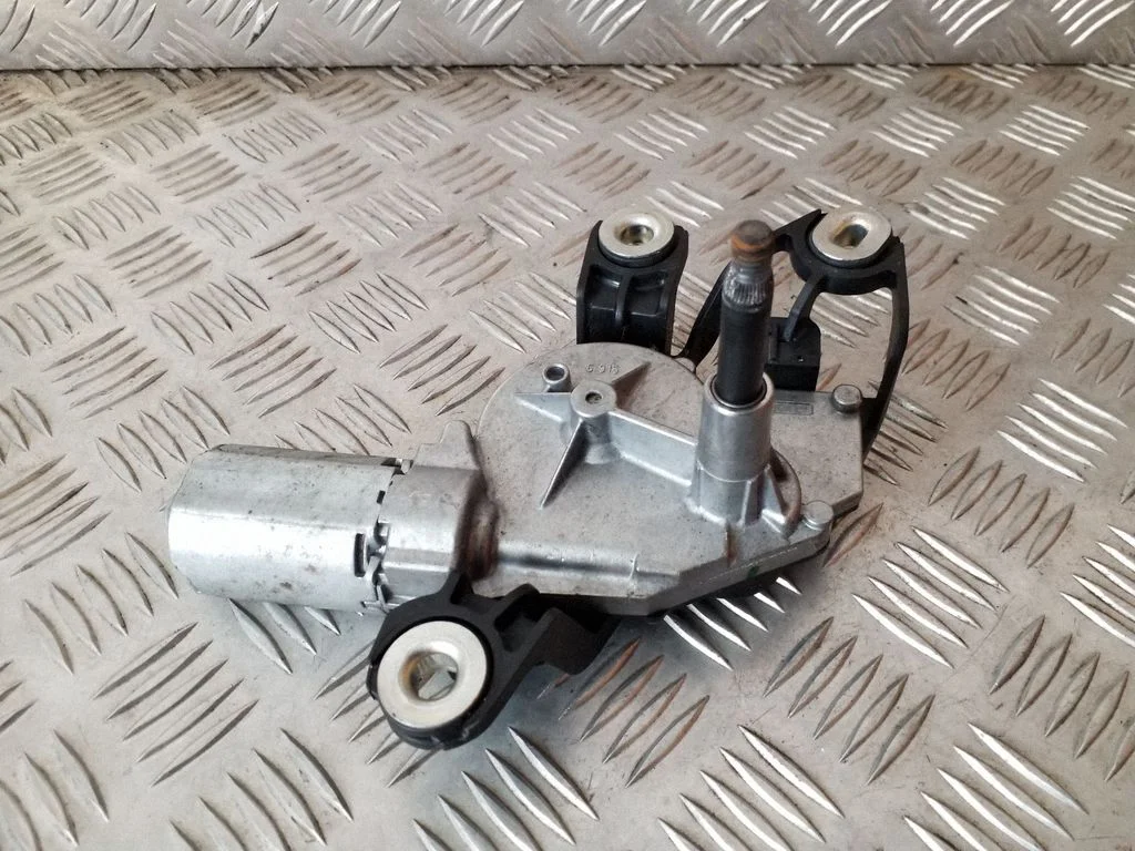 Tagaklaasi kojamehe mootor 5K6955711B
