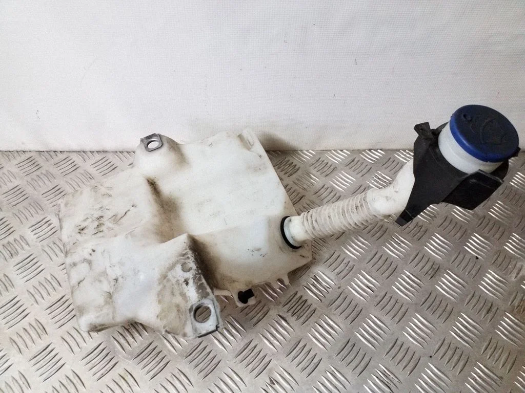Windshield washer fluid reservoir/tank AV6117B613A