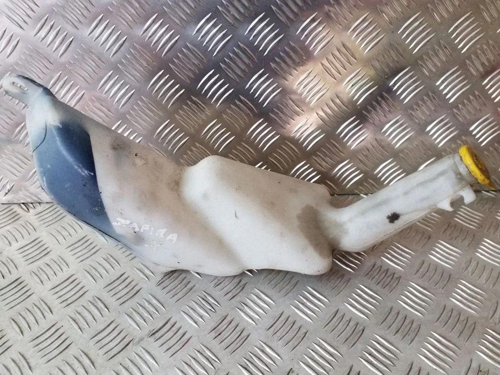 Logu mazgāšanas šķidruma tvertne