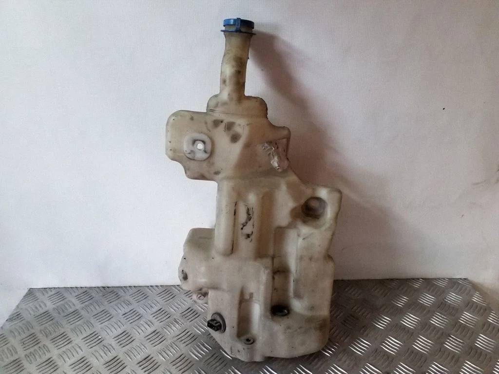 Logu mazgāšanas šķidruma tvertne A2518690020