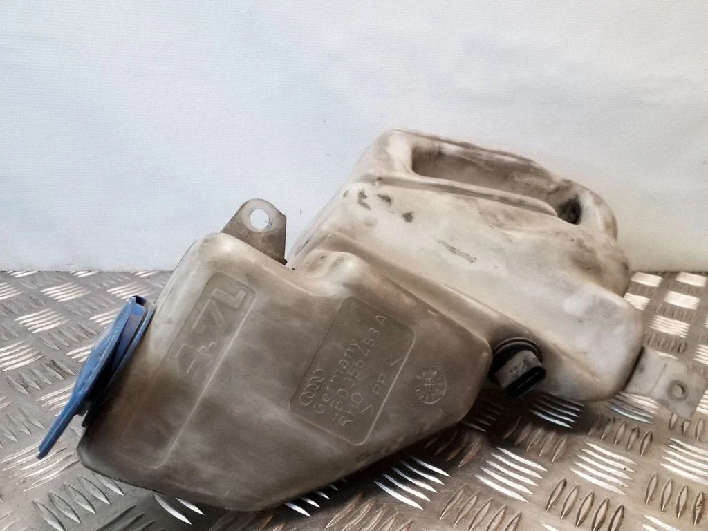 Klaasipesuvedeliku paak – Audi A6 Allroad C5 (1999-2005)
