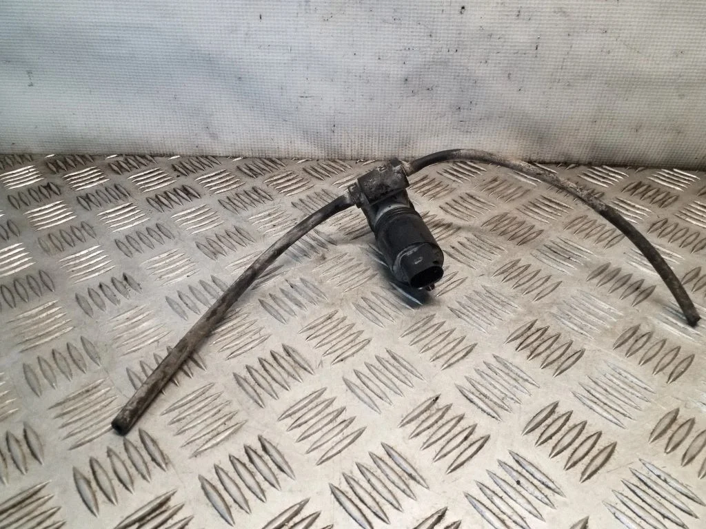 Klaasipesuvedeliku pump (klaaside) 05152075AA