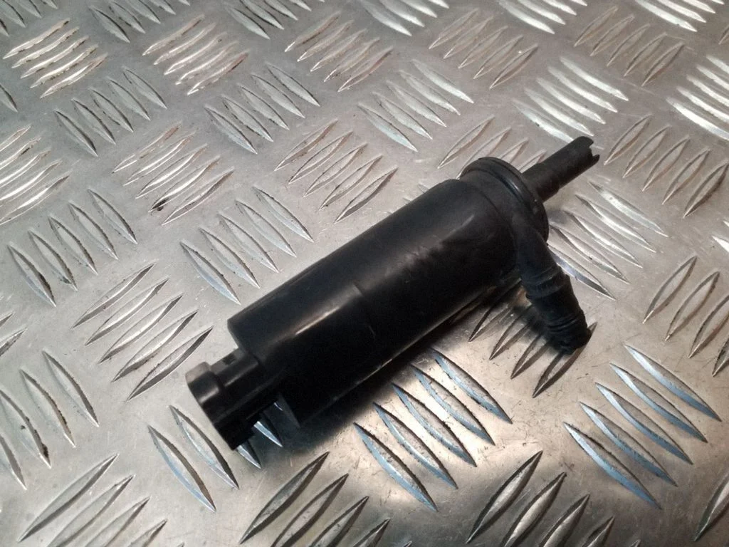 Klaasipesuvedeliku pump (klaaside) 13157637 – Saab 9-5 (2006-2010)