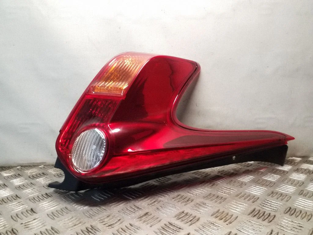 Lampa tylna w błotniku – lewa