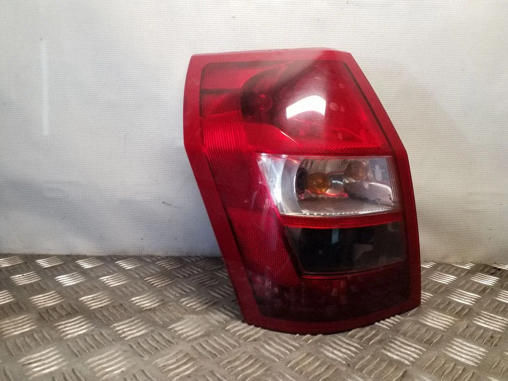 Lampa tylna w błotniku 04805967AH