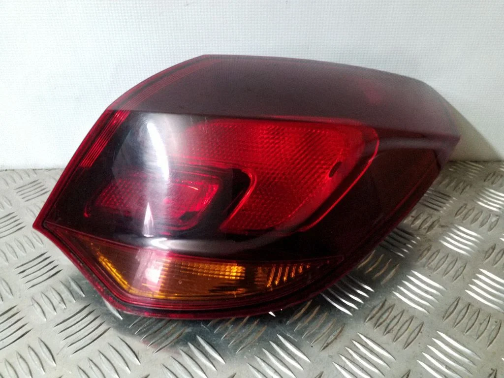 Lampa tylna w błotniku – prawa