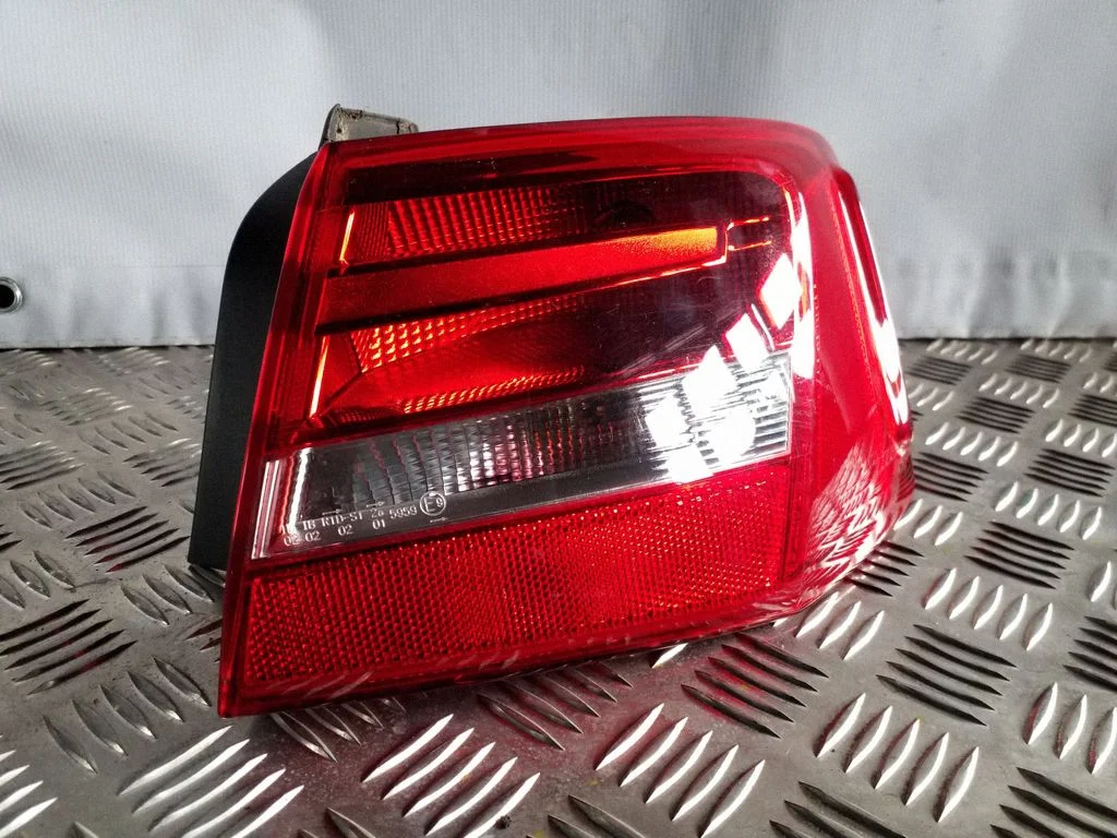 Rear/tail lights 4G5945096