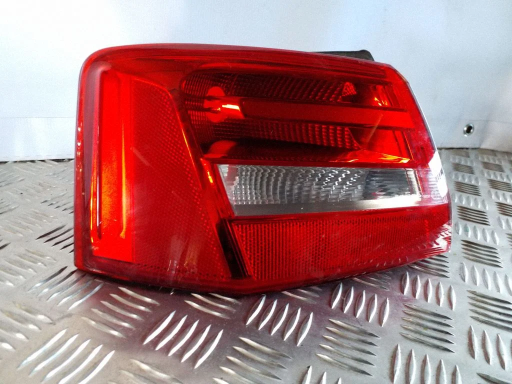 Rear/tail lights 4G5945095