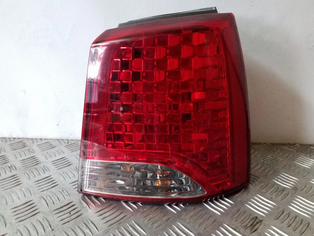 Lampa tylna w błotniku – prawa