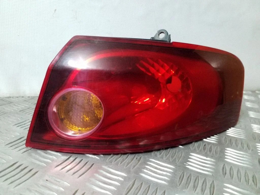 Aizmugurējais lukturis virsbūvē 51727249
