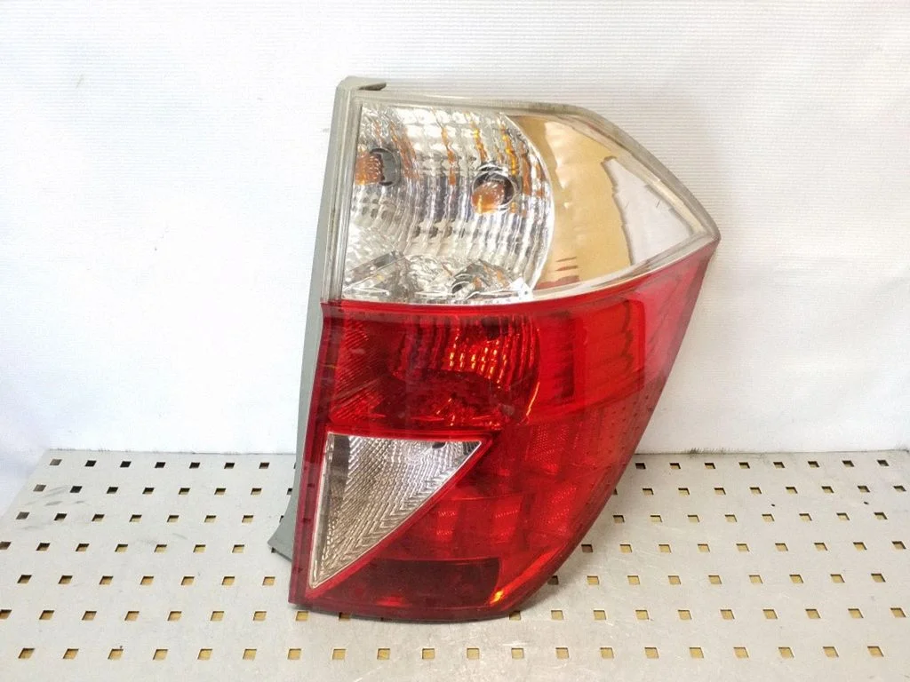 Rear/tail lights – right