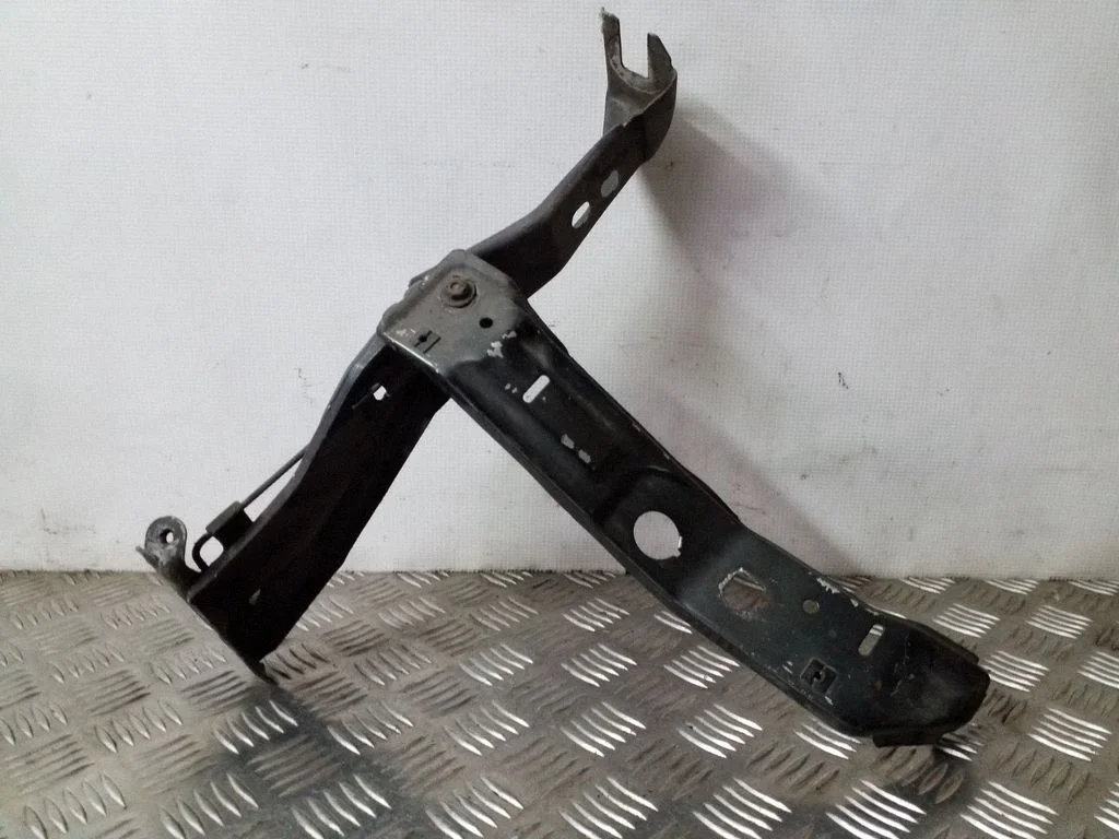 Headlight/headlamp mounting bracket – right