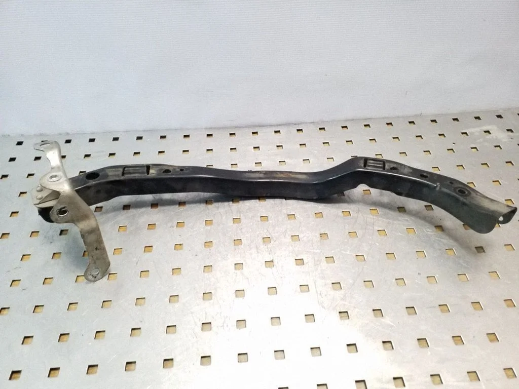 Headlight/headlamp mounting bracket – front right