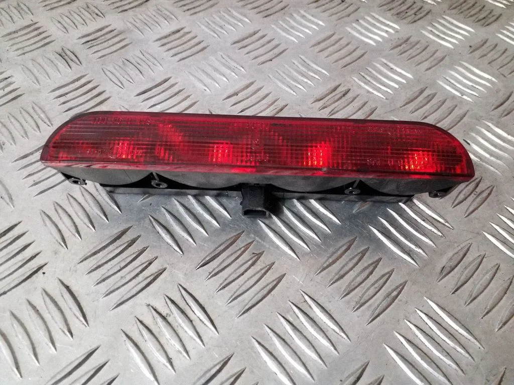 Third/center stoplight – Audi A4 S4 B5 8D (1999-2000)