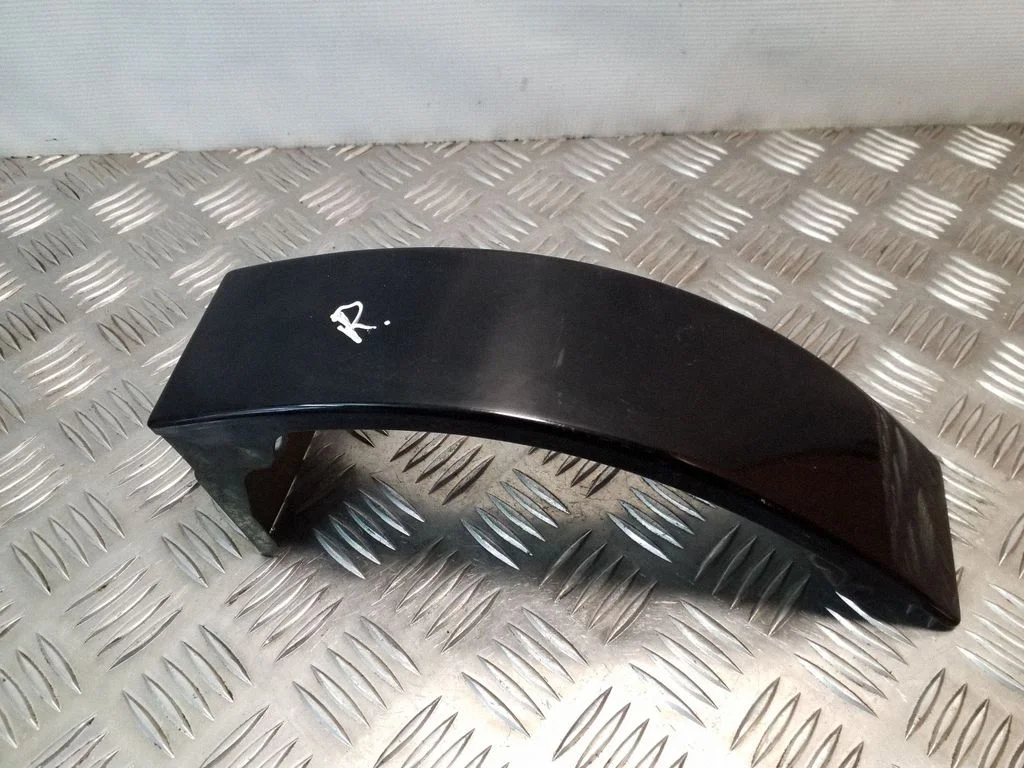 Rear/tail light trim molding – right