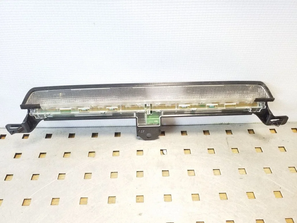 Papildu stopgaismas lukturis 8658948