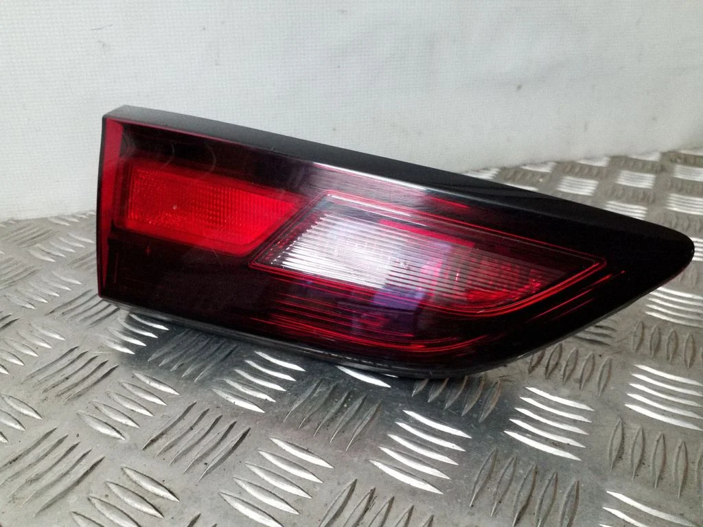 Lampa tylna w klapie 39032988