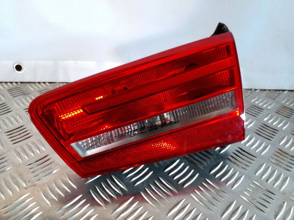 Tailgate rear/tail lights 4G5945094