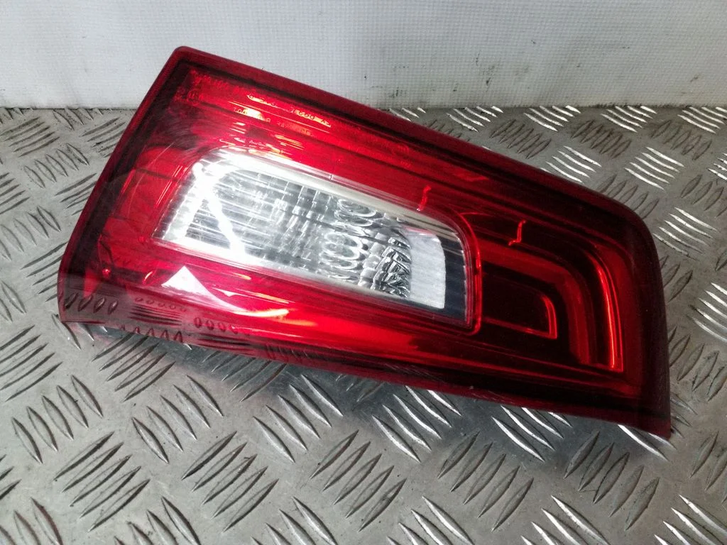 Tailgate rear/tail lights – right