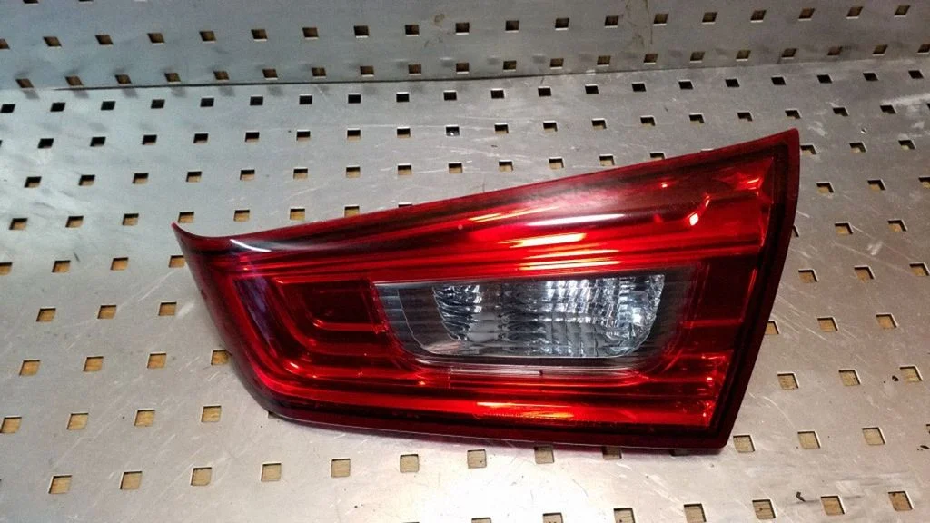 Tailgate rear/tail lights P9373