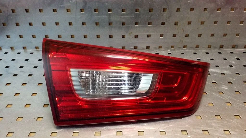 Tailgate rear/tail lights P9373