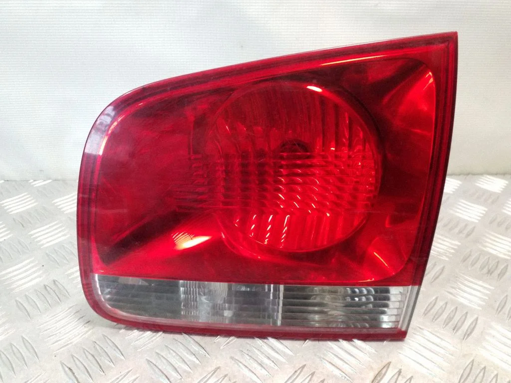 Lampa tylna w klapie 7L6945094H