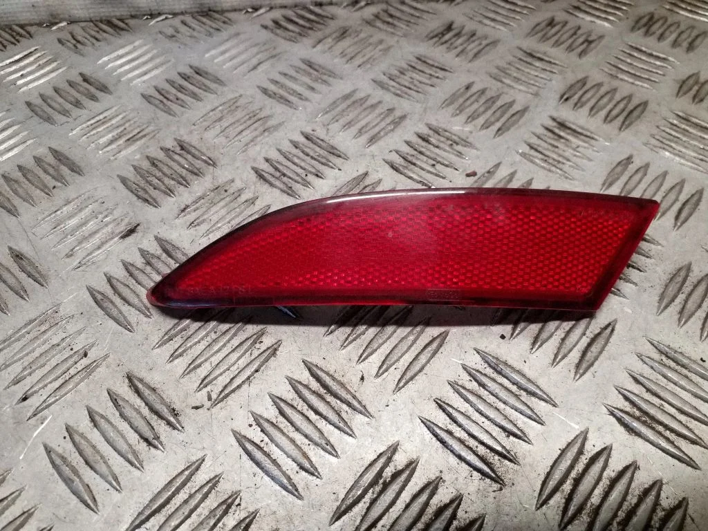 Rear tail light reflector BM51515C0AE