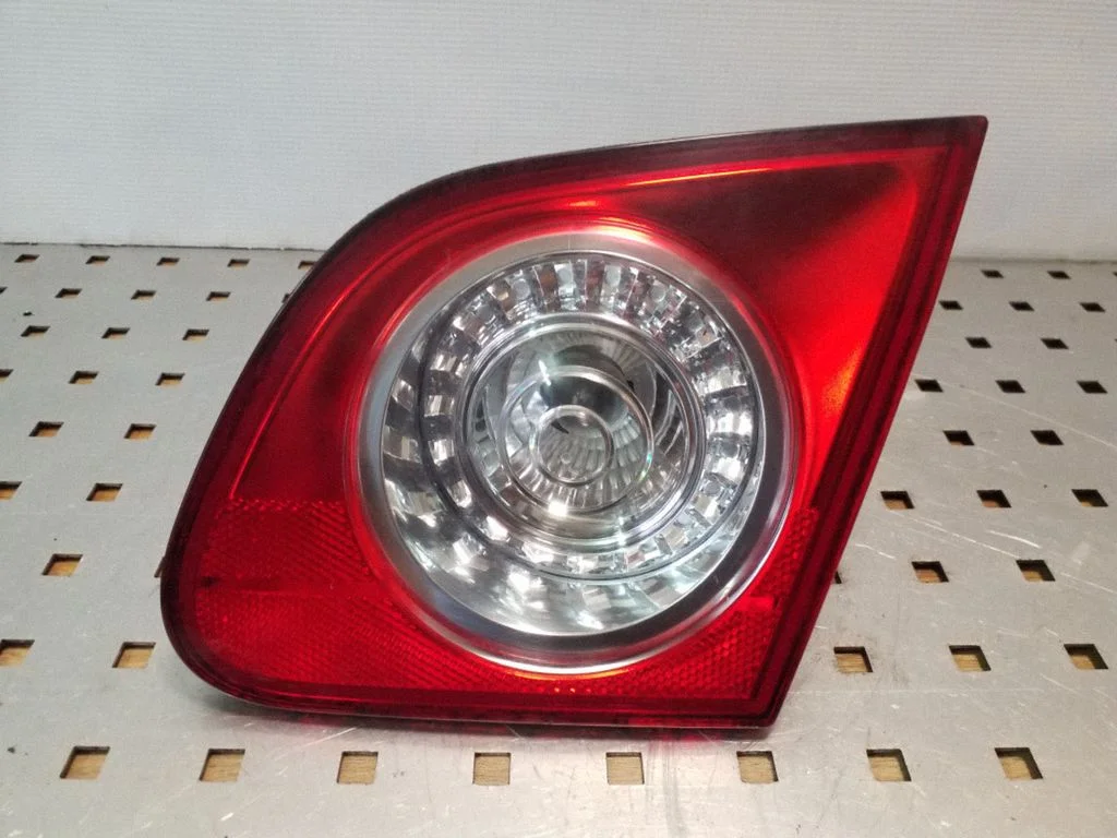 Tailgate rear/tail lights – Volkswagen Passat B6 (2005-2010)