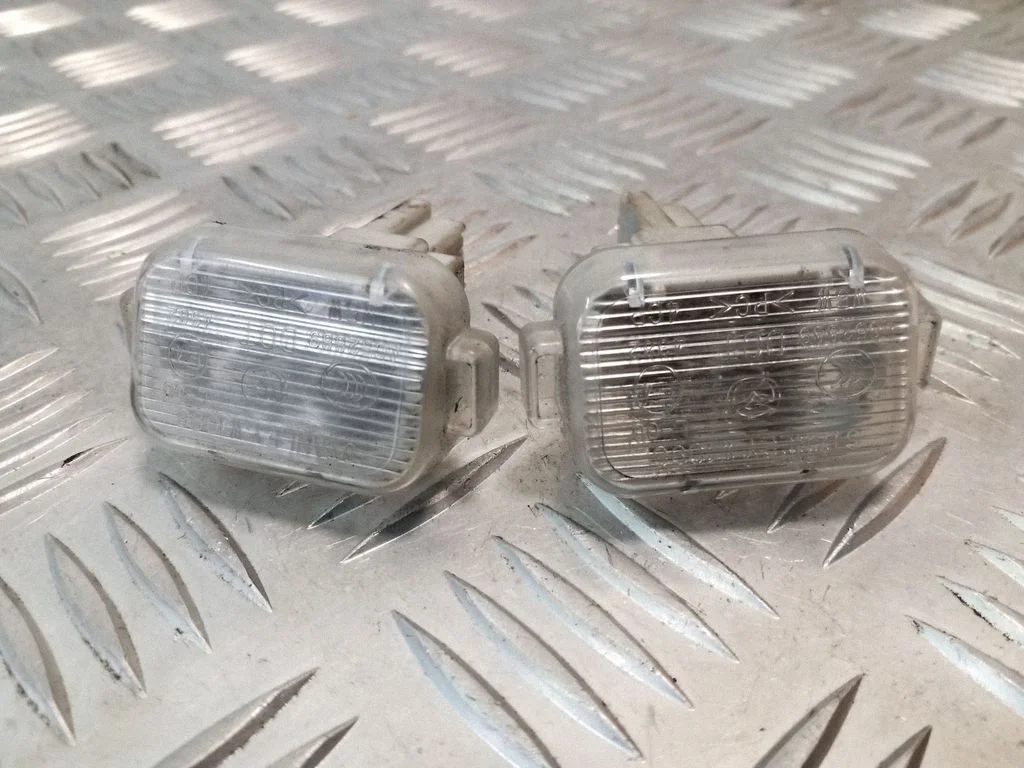 Number plate light A052889