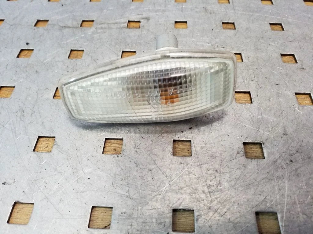 Spārna pagrieziena lukturis R923043B1