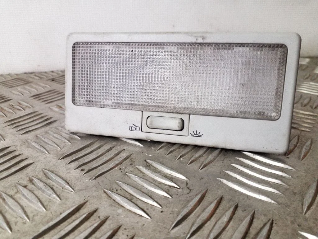 Galinių vietų apšvietimo žibintas